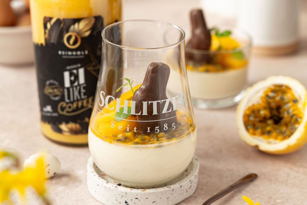 Eierlikör Panna Cotta mit Maracuja &amp; Pfirsich | Köstliches Rezept