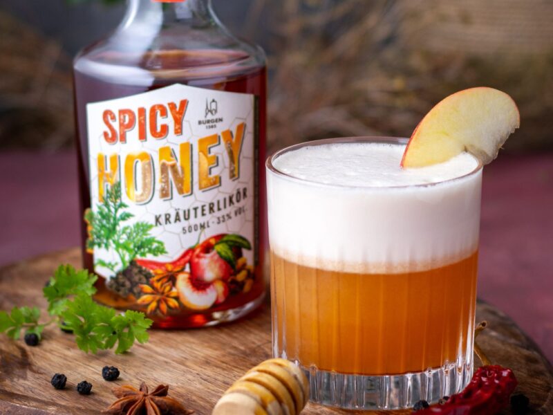 Spicy Honey Sour Cocktail: Mixe den perfekten Drink - Rezept