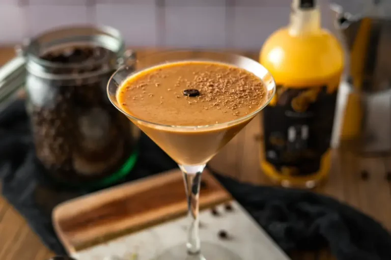 Espresso Eierlikör Martini: Ein unwiderstehlicher Cocktailgenuss