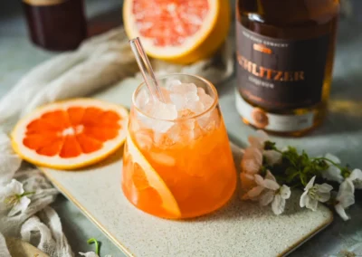 Entdecken Sie den Schlitzer Grapefruit Honey Cocktail