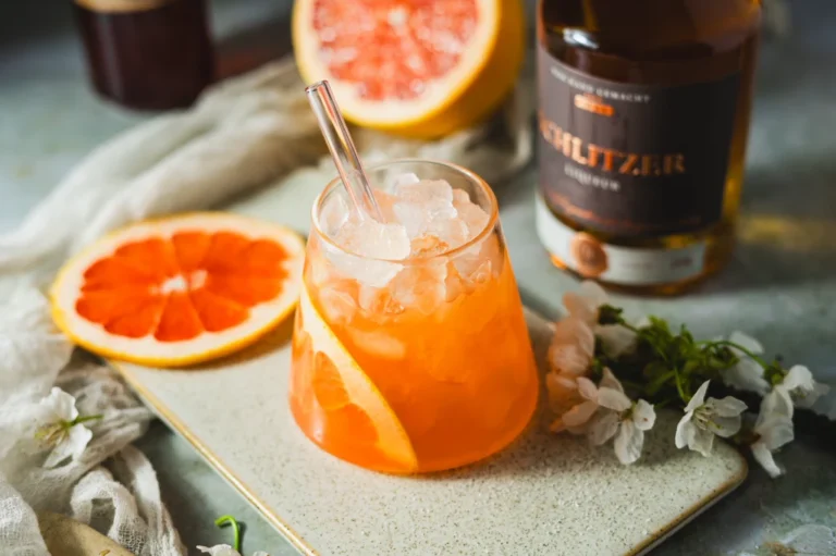 Entdecken Sie den Schlitzer Grapefruit Honey Cocktail