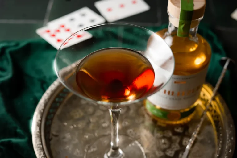 Manhattan Cocktail Rezept – Klassischer Drink mit Whisky, Wermut und Bitters