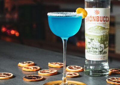 Blue Point Cocktail Rezept – erfrischend & anisbetont in leuchtendem Blau