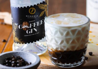 Gin White Russian – Rezept mit Coffee Gin & Sahneschicht