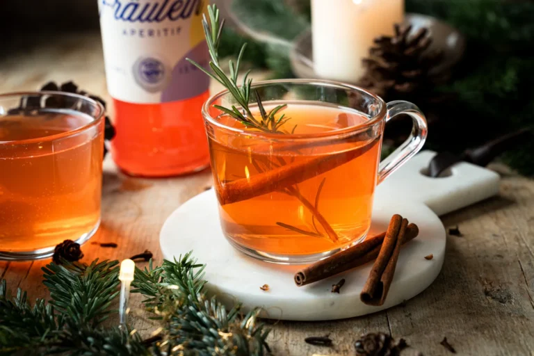 Heiße Fräulein Rezept – Winterlicher Apfel-Aperitif