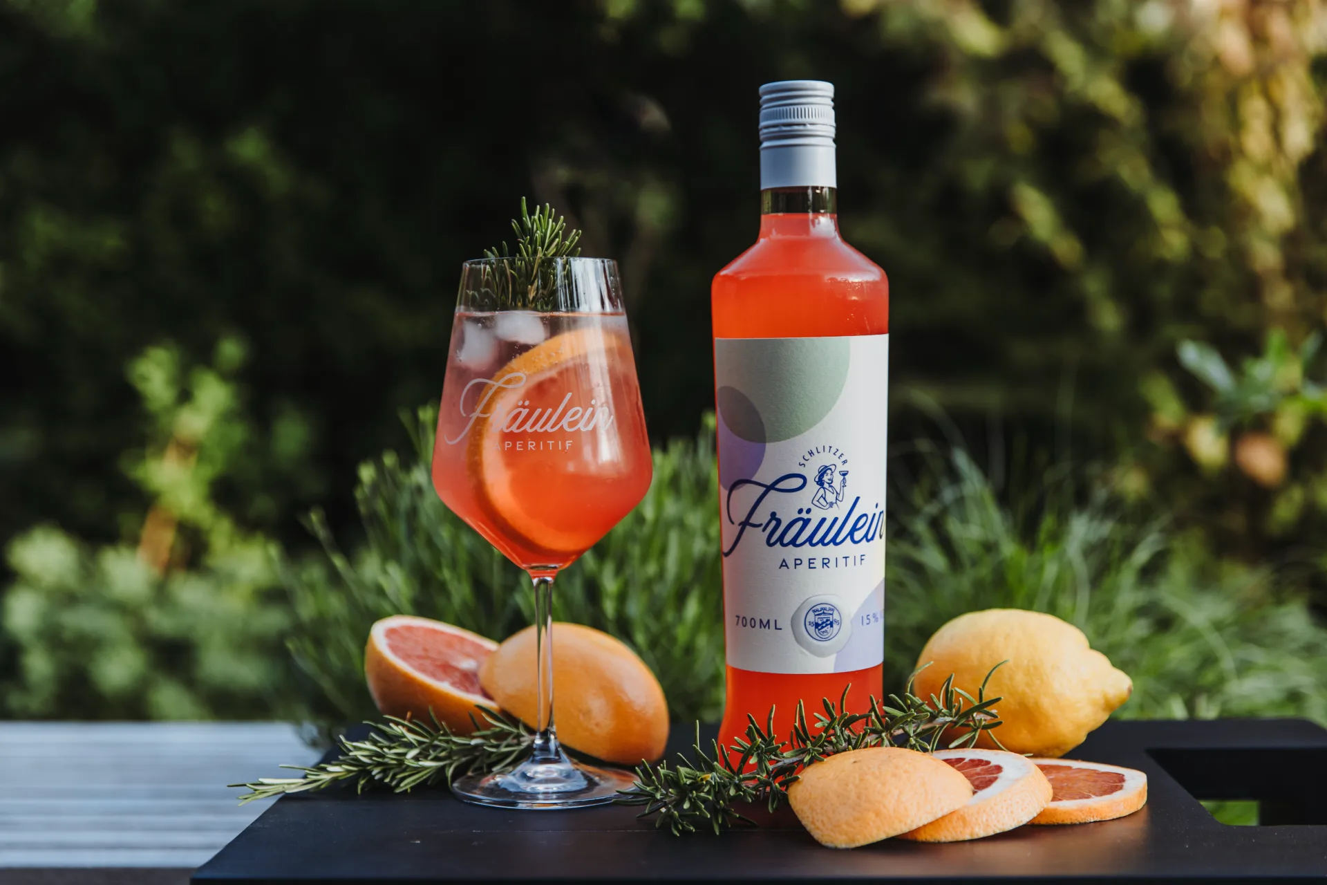 Schlitzer Fräulein Aperitif mit Grapefruit und Rosmarin