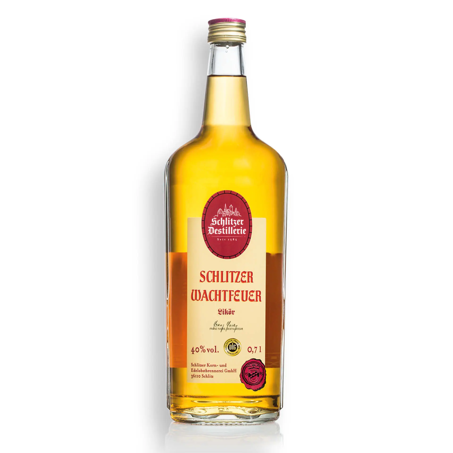 Schlitzer Wachtfeuer Likör – Fruchtig-würziger Kräuterlikör in 700ml Flasche Flasche Schlitzer Wachtfeuer Likör 700 ml mit rotem Etikett und goldener Schrift vor weißem Hintergrund, traditioneller Kräuterlikör aus der Schlitzer Destillerie