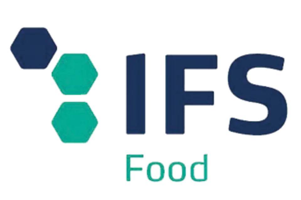 IFS Auszeichnung Schlitzer Destillerie – Qualitätszertifikat 2023 Auszeichnung der Schlitzer Destillerie für IFS-Standards, symbolisiert durch ein hochwertiges Siegel auf einem transparenten Hintergrund für die Schlitzer Destillerie-Website.