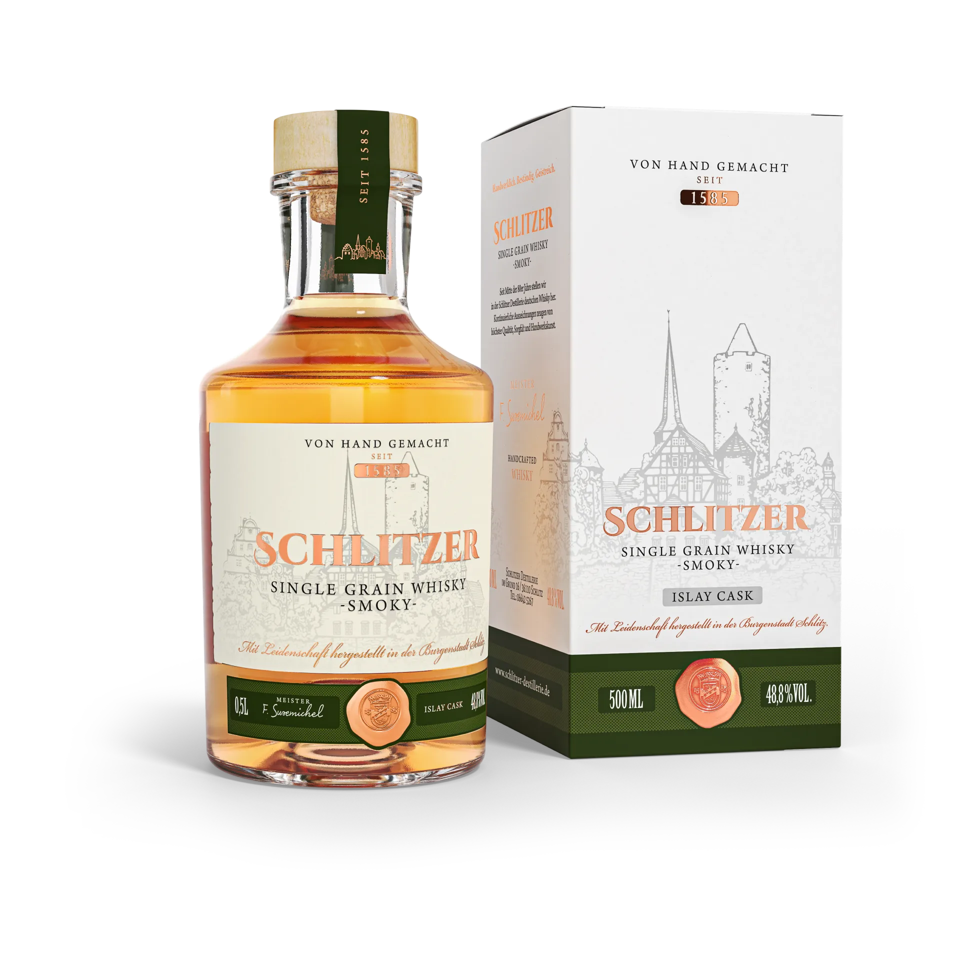 Single Grain Smoky Whisky in edler Geschenkverpackung – Schlitzer Destillerie Geschenkverpackung des Schlitzer Single Grain Smoky Whiskys – edle schwarze Box mit goldener Aufschrift, daneben die Whiskybottle mit bernsteinfarbener Flüssigkeit, Etikett in Schwarz-Gold, präsentiert auf hellem Untergrund.