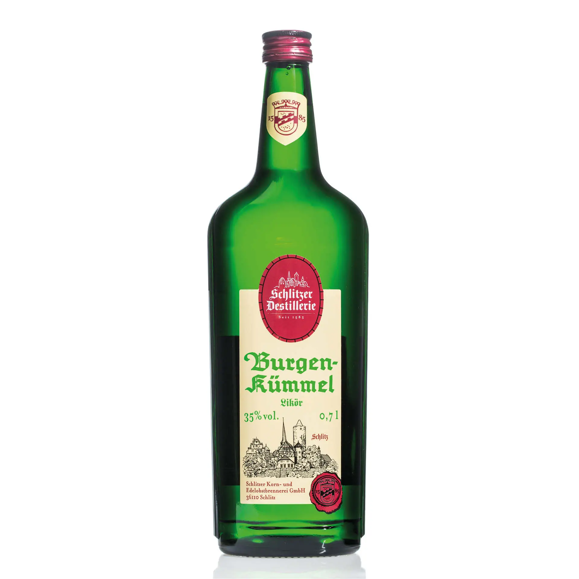 Schlitzer Kümmel – Traditioneller Kümmellikör aus Deutschland in hochwertiger Glasflasche Flasche Schlitzer Kümmel – klarer Kümmellikör mit traditionsreichem Etikett, vor weißem Hintergrund, 0,7 Liter, deutsches Qualitätsprodukt der Schlitzer Destillerie.