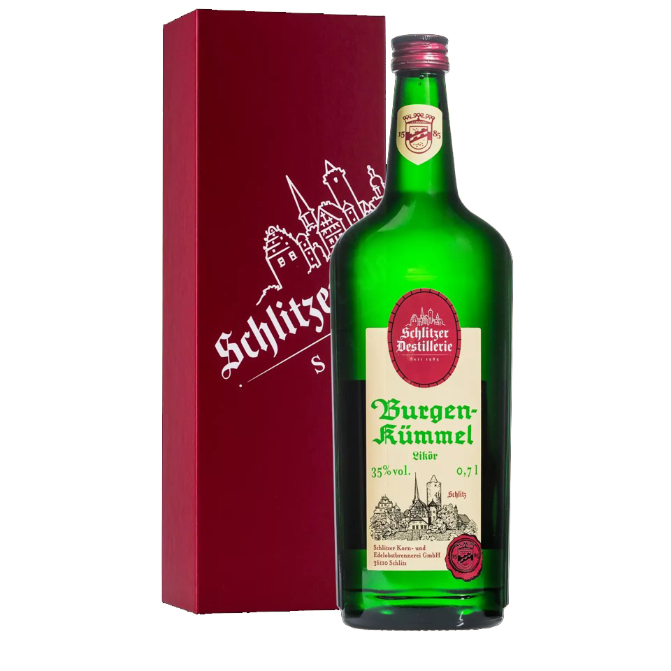 Geschenkset der Schlitzer Destillerie mit edlen Spirituosen in stilvoller Verpackung Geschenkset der Schlitzer Destillerie mit edlen Spirituosen in stilvoller Verpackung auf Holzhintergrund, ideal als hochwertiges Präsent für Genießer von deutschem Whisky und Likör.
