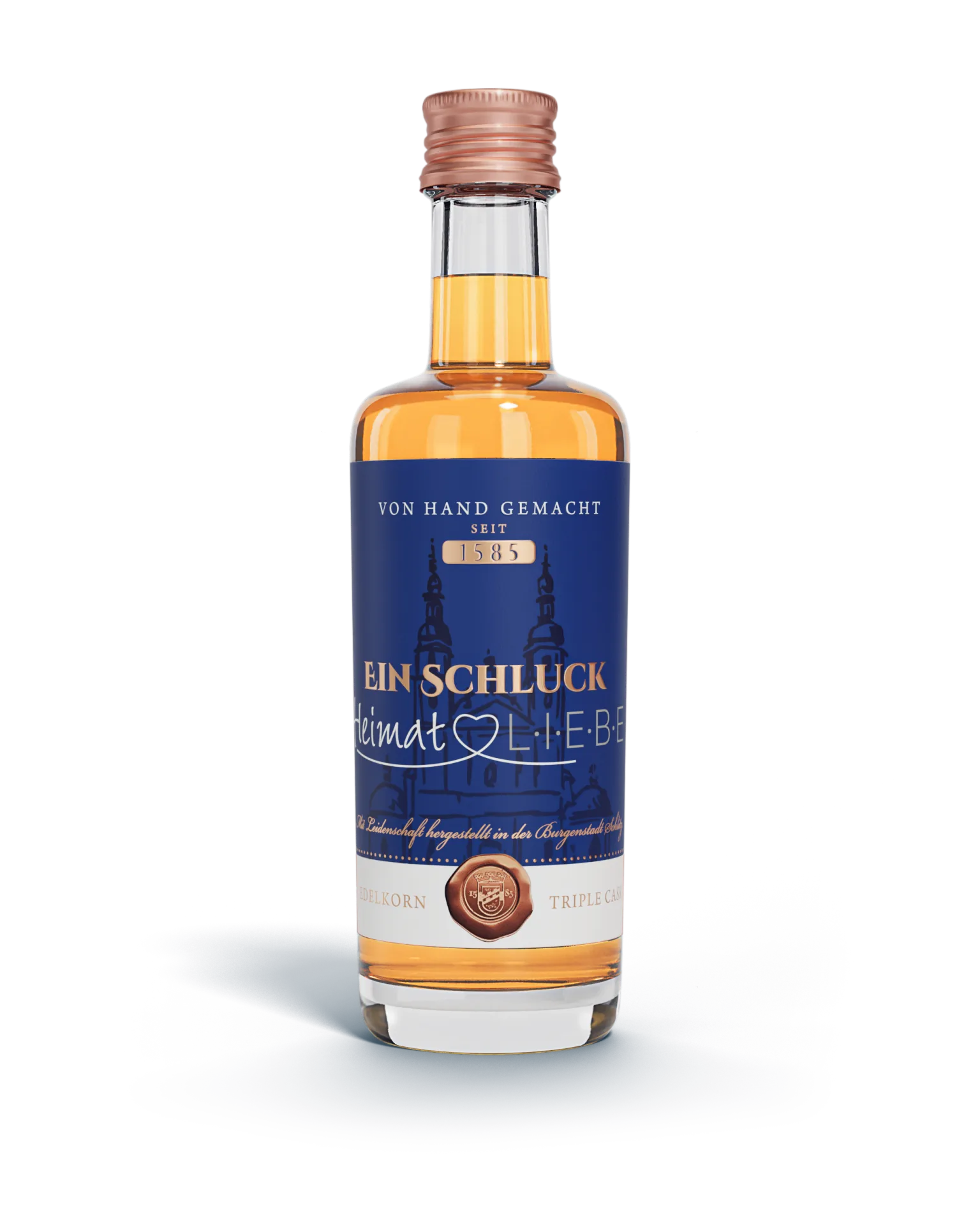 Schlitzer Heimatliebe Likör 5cl – Regionale Spirituose in Miniaturflasche Miniaturflasche Schlitzer Heimatliebe Likör 5cl – klare Glasflasche mit schwarzem Schraubverschluss, Etikett zeigt Markenlogo und Produktinformationen, vor weißem Hintergrund.