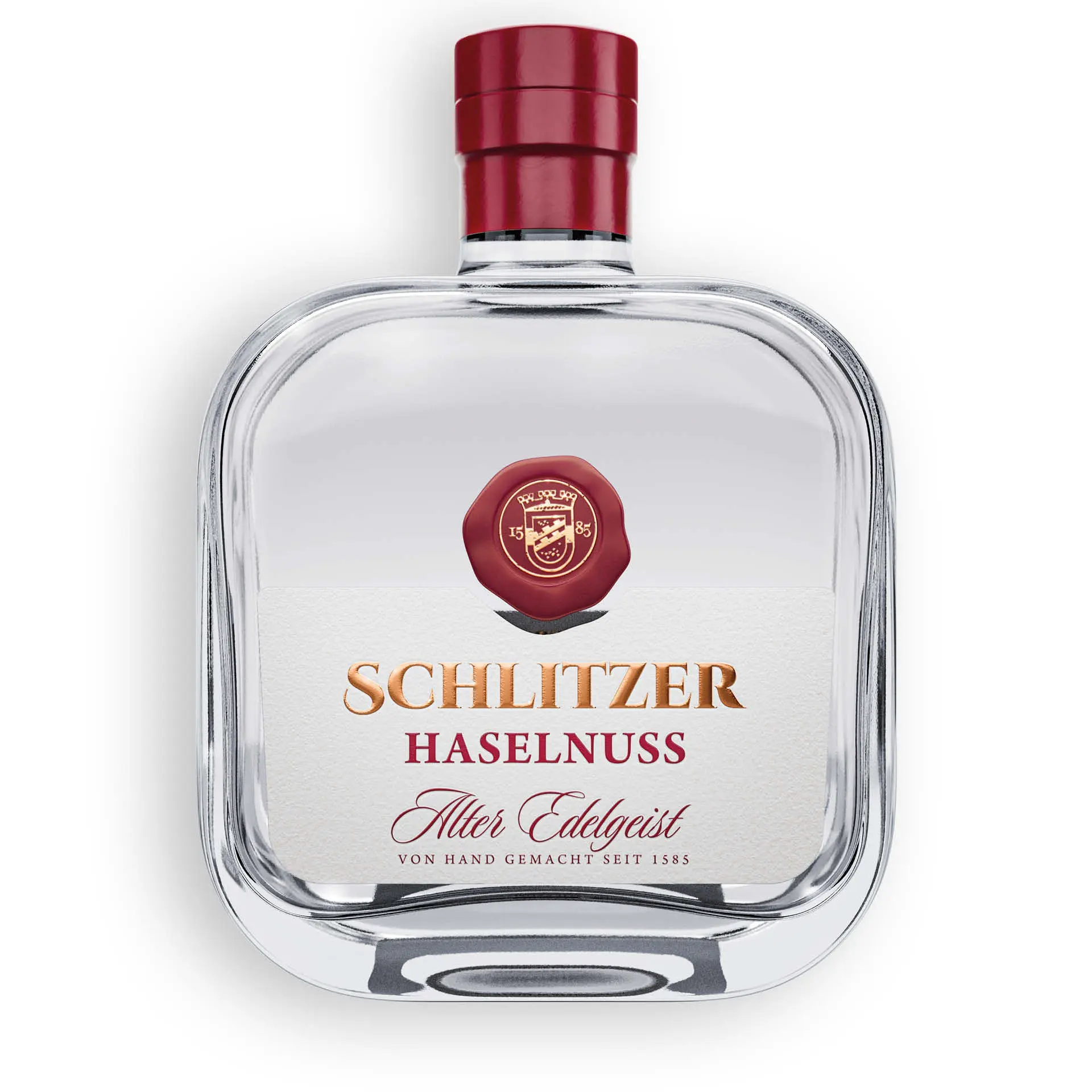 Alter Haselnuss Geist in stilvoller Flasche – Schlitzer Destillerie Spezialität Flasche Alter Haselnuss Geist von der Schlitzer Destillerie, edel etikettiert mit goldfarbenem Schriftzug, stehend auf hellem Untergrund – hochwertige Spirituose aus gerösteten Haselnüssen.