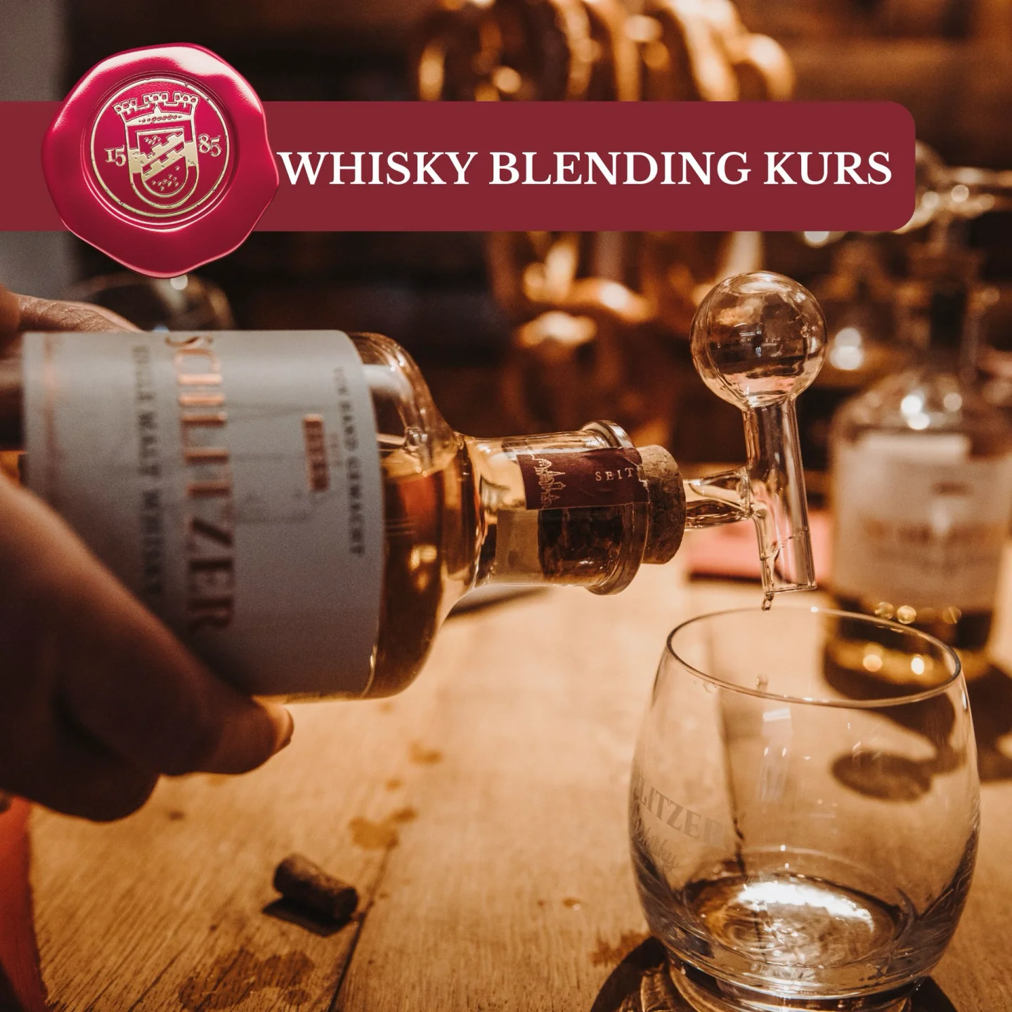Whisky Blending Kurs – Erleben Sie individuelle Whisky-Kreationen selbst mischen Whisky Blending Kurs in der Schlitzer Destillerie: Verschiedene Whisky-Proben in Gläsern und Pipetten auf einem Holztisch, bereit zum professionellen Verkosten und Mischen für ein individuelles Whisky-Erlebnis.