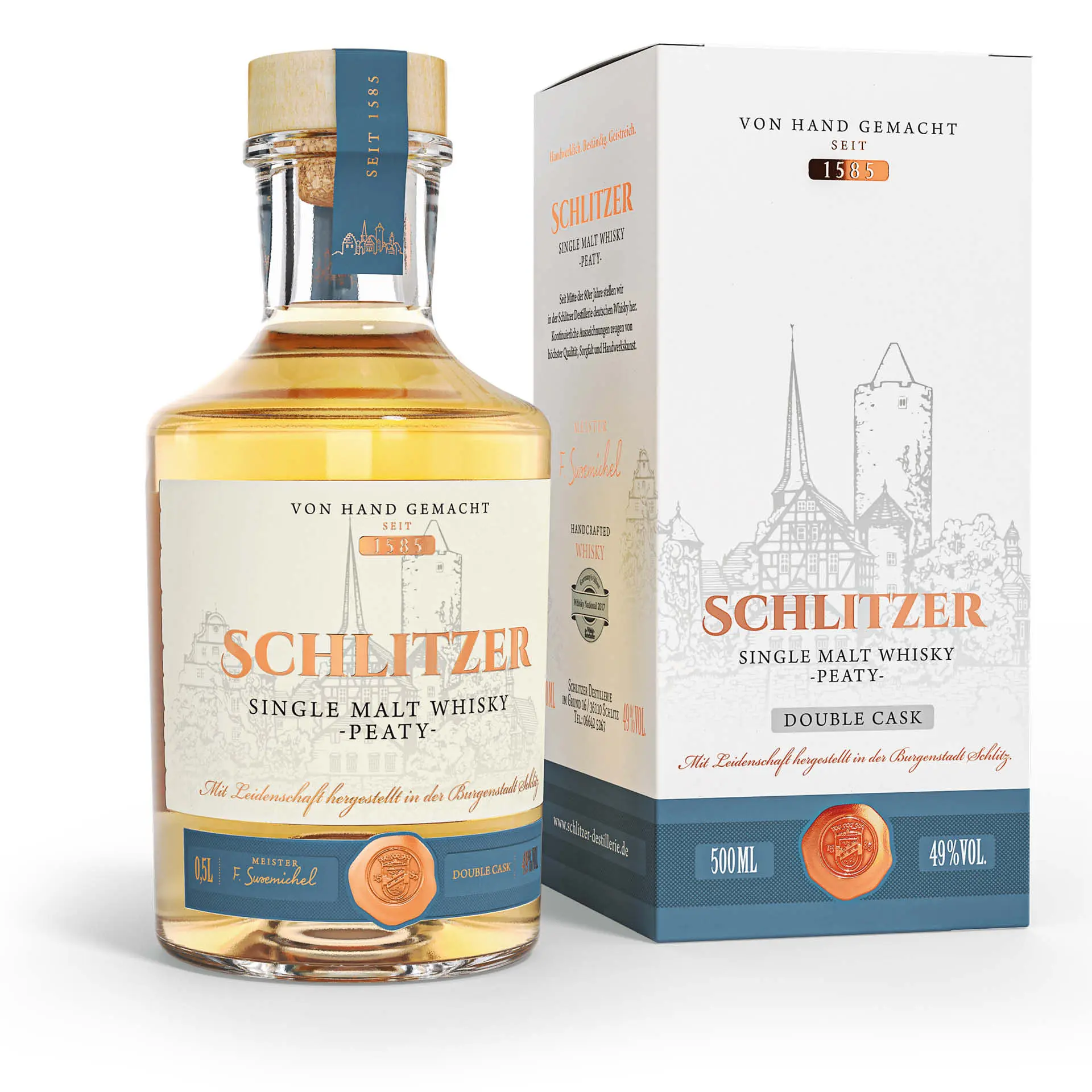 Schlitzer Peaty Single Malt Whisky – Flasche mit Verpackung vor neutralem Hintergrund Braune Whiskyflasche „The Peaty“ der Schlitzer Destillerie neben passender Geschenkverpackung vor neutralem Hintergrund, beide mit Schattenwurf.
