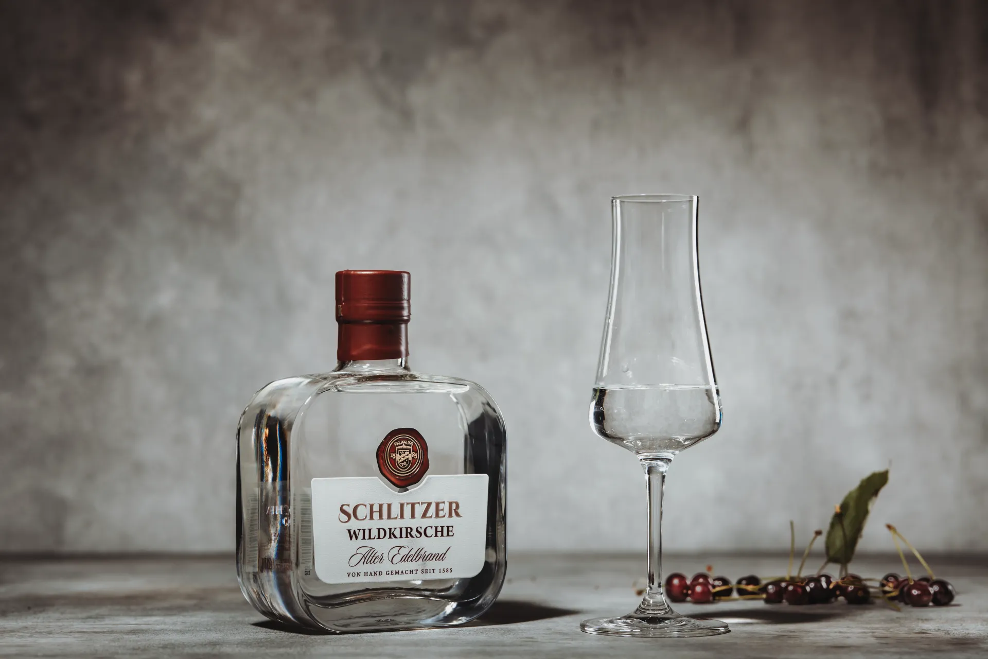 Alter Wildkirschenbrand