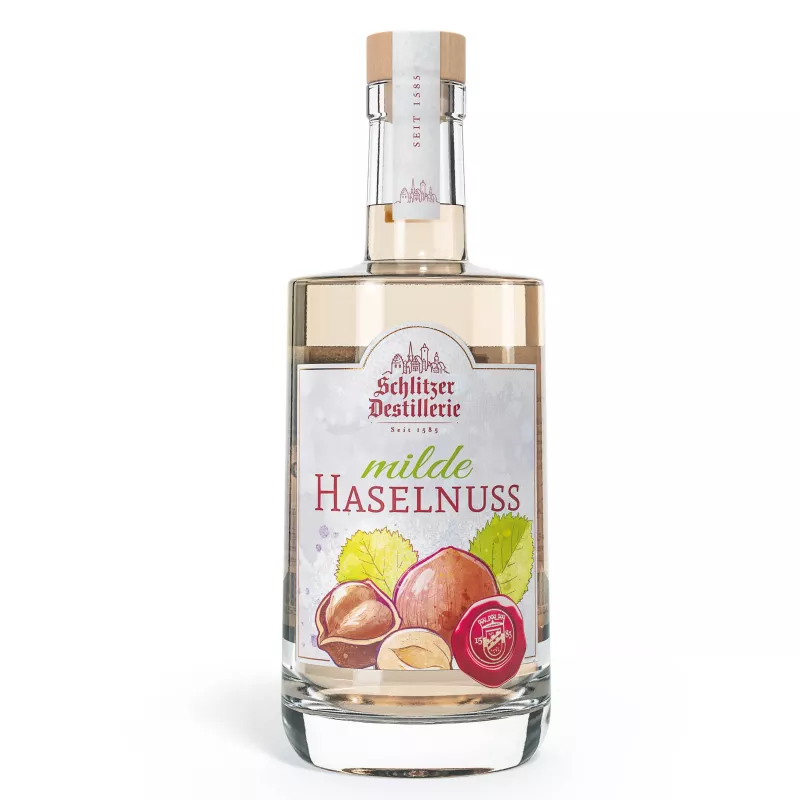 Flasche Schlitzer Haselnuss Schnaps mit braunem Etikett und goldenem Schraubverschluss, auf weißem Hintergrund – nussiger Likör aus der Schlitzer Destillerie in Hessen.